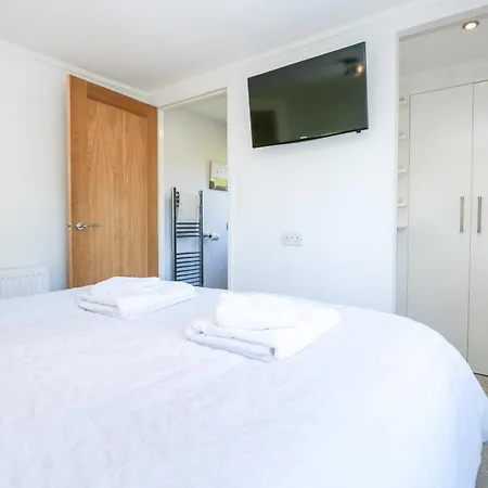 Dovedale Lodge *