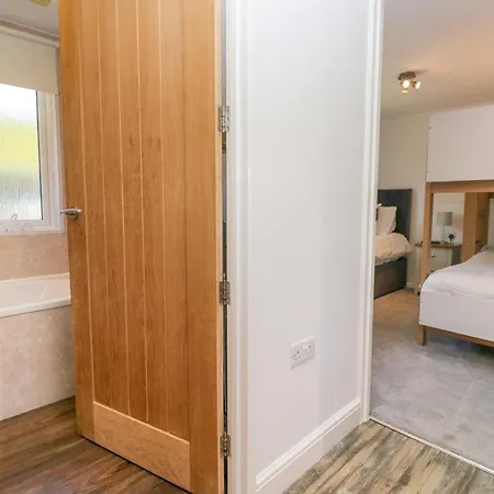 Dovedale Lodge *